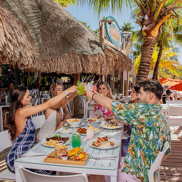 Paradise Beach Hotel: Everything You Need to Enjoy Your Roatán Vacation