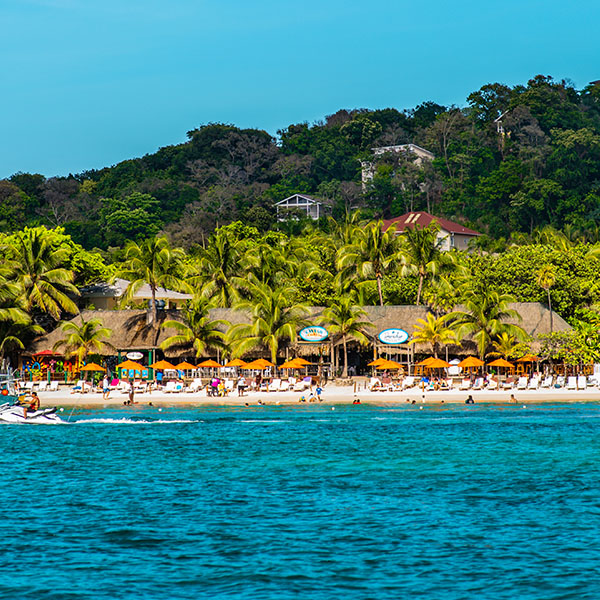 Paradise Beach Hotel: Everything You Need to Enjoy Your Roatán Vacation